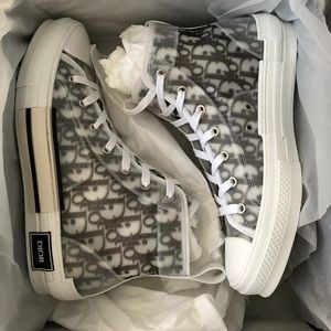 Dior sneakers x Kaws